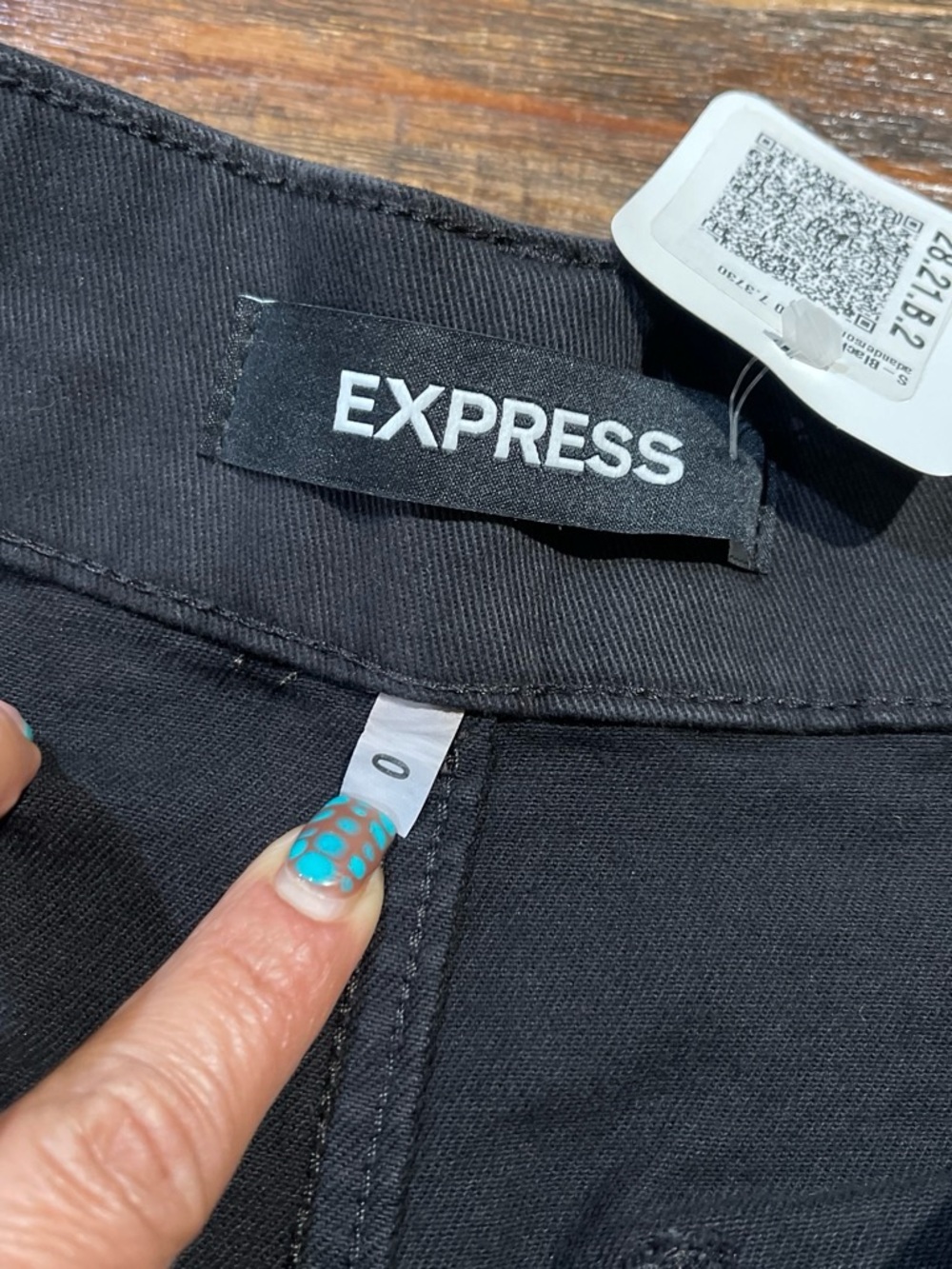 Express Women's Straight-Leg Jean trousers in Black - Picture 3 of 6